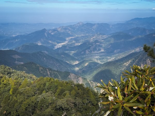 鳶嘴山上的瘦稜2983891