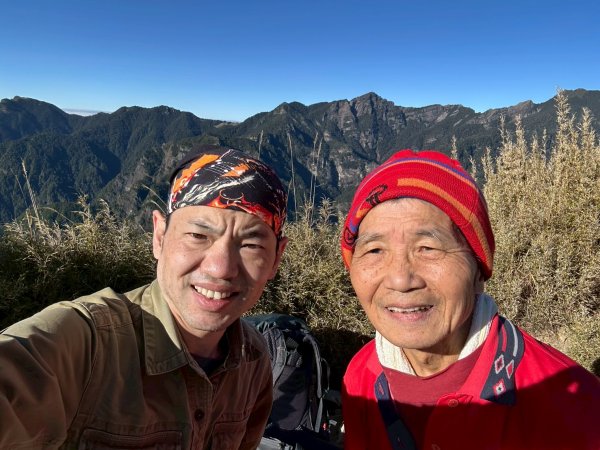 帶著77歲爸爸爬百岳~雪山西稜_12/07~12/12，2025唯一一爬。2961069