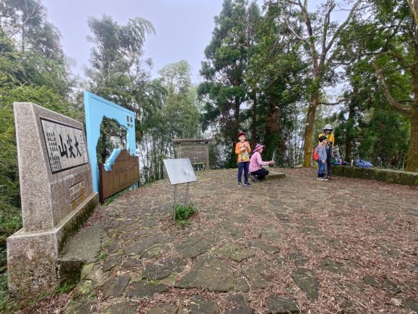 華山4-2號步道上雲嘉連峰2579328