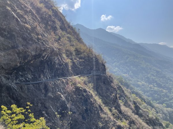 八通關古道 : 驚險峭壁; 壯麗的雲龍瀑布～1348246