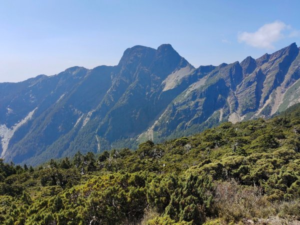 終於看到1000元背面的山景登頂玉山北峰／前峰2495964
