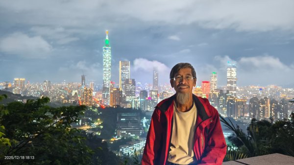 #天空之城 #穿雲箭 #虎山峰 #夕陽 #火燒雲 #夜景 #101大樓 12/182964794