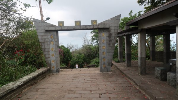 搭公車南北向 觀音山越嶺   硬漢嶺步道+牛寮埔步道