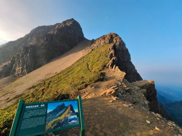 終於看到1000元背面的山景登頂玉山北峰／前峰2495928