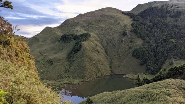 白石安東軍高山湖泊草原，空靈幽靜。1756811