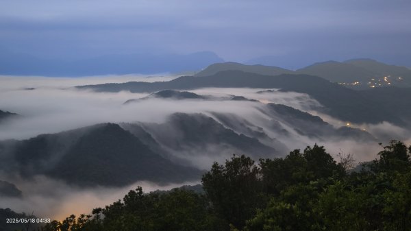 石碇趴趴走追雲趣 #二格山 #琉璃光 #雲瀑 #雲海流瀑 #雲海 5/182789972