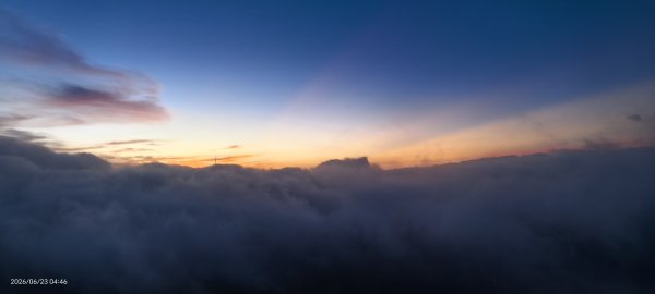 #大屯山 #日出 #雲海 #火燒雲 #霞光 #青斑鳳蝶 #青帶鳳蝶 #臺灣粉蝶 6/233078150