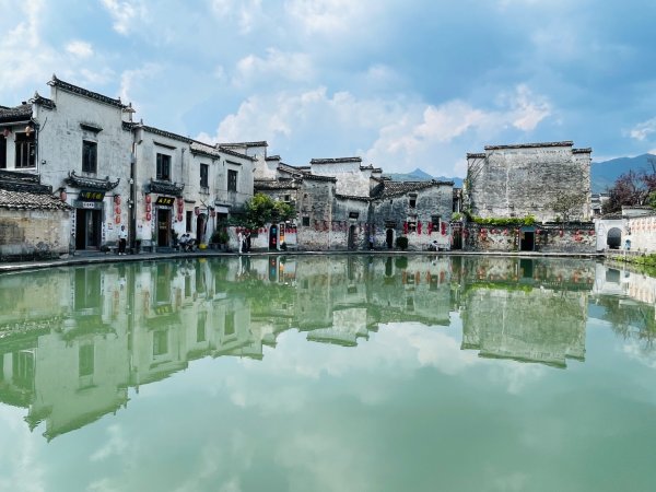 1140917安徽省黟縣宏村。屯溪老街封面