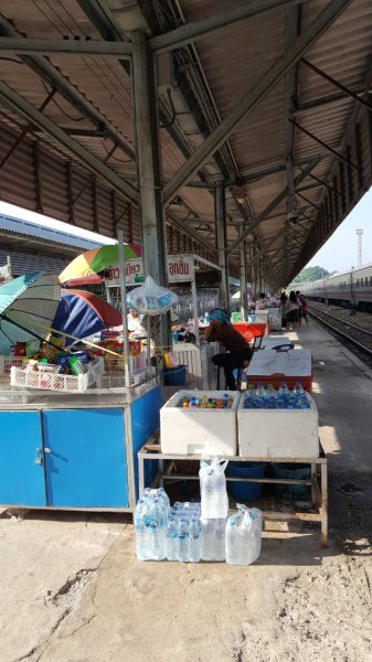 合艾搭普通火車到洛坤府，車上小販的叫賣生活2489271