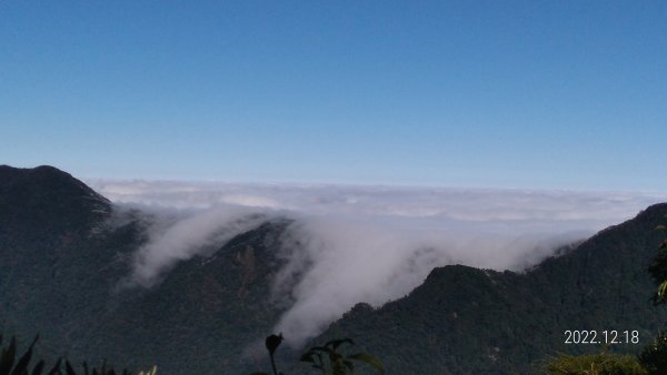 12/18寒流追霧淞太晚出發，第七次夫婦山終於滿滿的雲海和經典雲瀑 !1956935