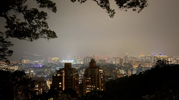 【台北景美】夜訪仙跡岩
