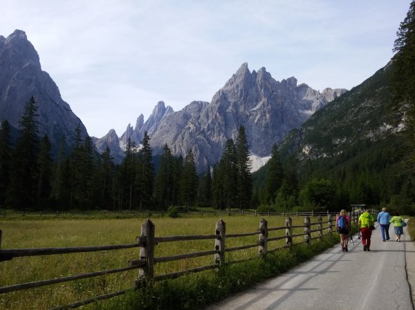 義大利多洛米提山748698