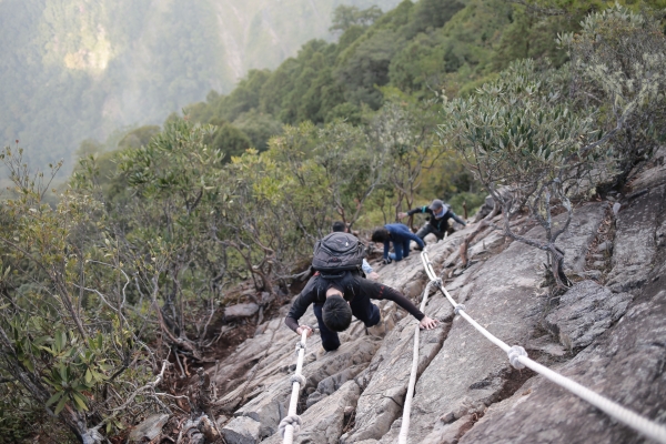 鳶嘴西稜：長壽山連走崠醜山257215