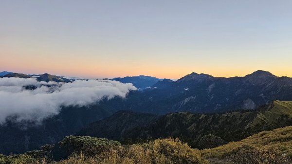 #奇萊南峰，海拔標高3358m#五星級豪華山屋_天池山莊 #天池山莊的紫色雲海、藍綠天空、皎潔明月2366370