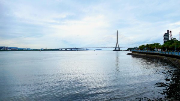 跨越，在河海交界3042382