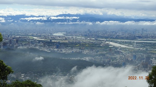 雲霧飄渺間的台北盆地&觀音山1926342