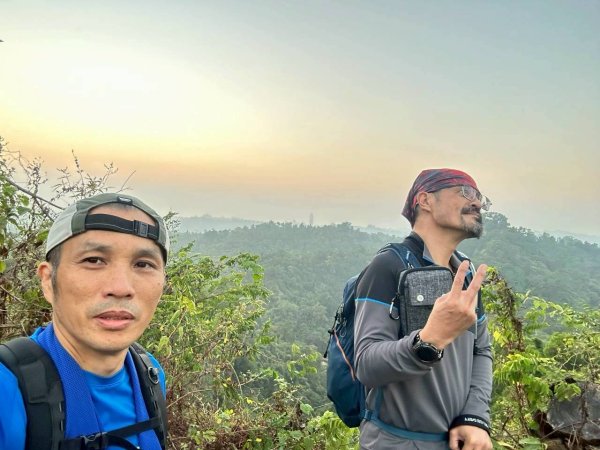 20251213 高雄觀音山15連峰🤔一直走不回頭繞2961515