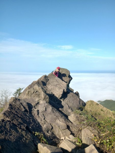 越嶺龍牙岩下鋸齒稜大峭壁接半平山山腰水管路接35越嶺東西段2004229