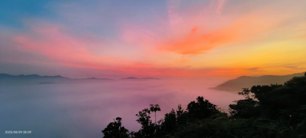 北宜郊山之濫觴 #琉璃光雲海 #月圓雲海 #日出雲海 #火燒雲 8/92854938