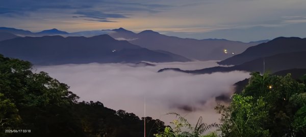 北宜郊山之濫觴 #琉璃光 #火燒雲 #日出 #雲海 6/172813702