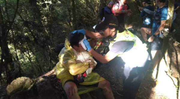 【新聞】影／鳶嘴稍來步道被故意切斷繩子差點出人命？ 林管處查證中
