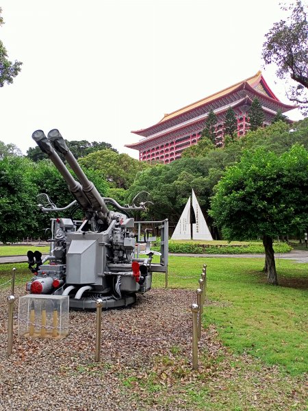 美麗的劍潭、渾然天成的猴洞巨岩和湖山磺溪1320172