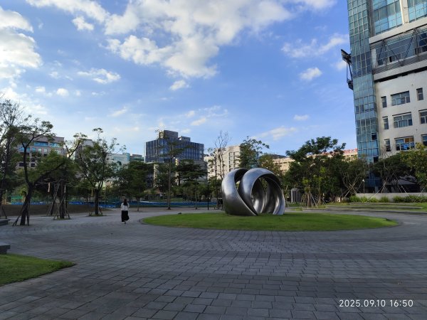 臺北車站、西門町、花博公園圓山園區、撫順公園、臺北市立美術館、大港墘公園【臺北健走趣】2882612