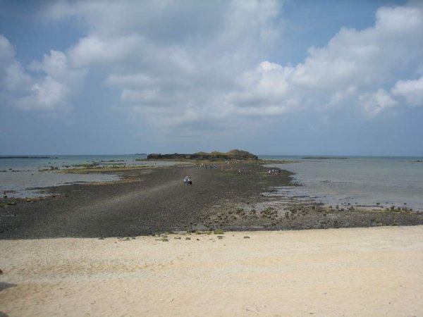 〔澎湖馬公〕小百岳NO100蛇頭山。全台最矮 小百岳，峰頂海拔2000CM，外婆的澎湖灣2242437