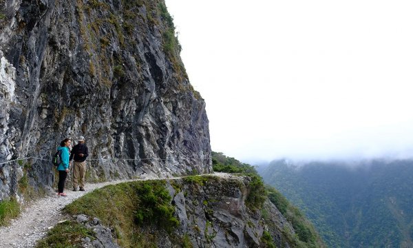 【花蓮】太魯閣經典款：斷崖上的「錐麓古道」，與歷史擦肩而過的天險之美