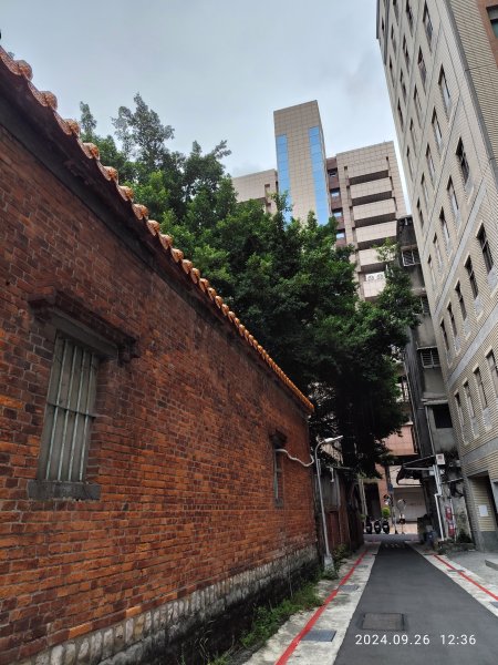 璀璨耀眼的夜景 - 大直美麗華、大稻埕、大港墘公園【臺北健走趣】【健走複利】2604620