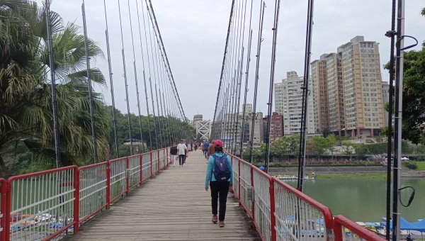 (姨婆趴趴走)第五十二集:新北新店攀登和美山及灣潭山2761077