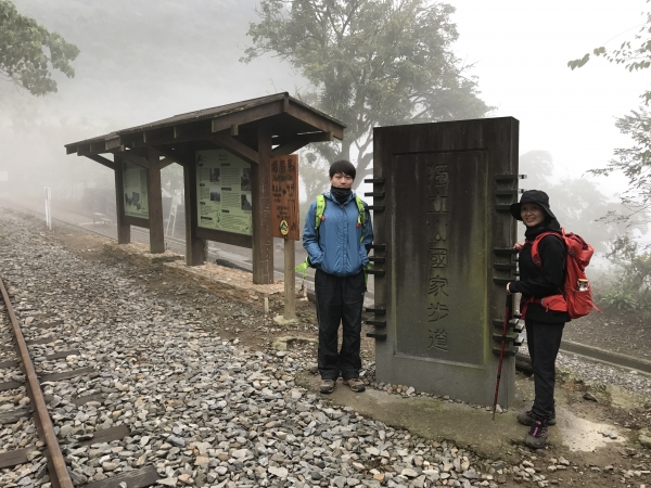 獨立山的青山,鐵道與人們封面