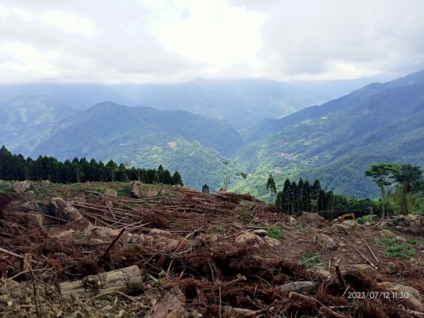 【小百岳集起來】「指峰凌霄」 #030 新竹五指山 H1065m, 二等三角點 #1116