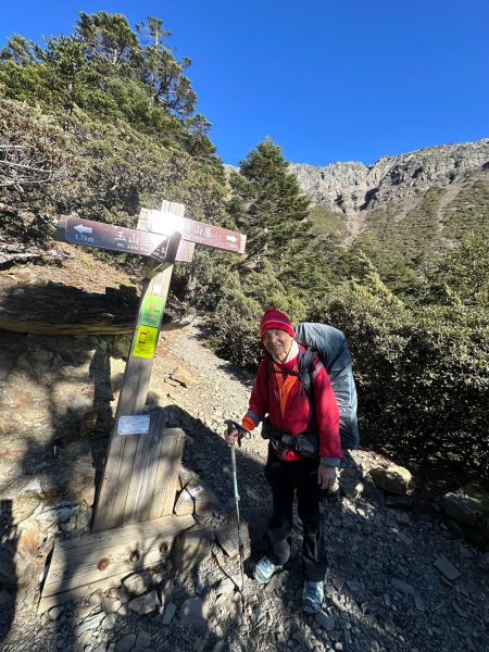 2024/12/20~12/22 帶76歲爸爸補考被山陀兒颱風趕下山~未竟的南玉山，2024完成玉山2675162