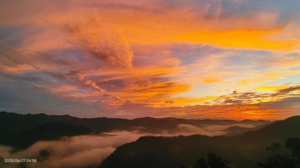 北宜郊山之濫觴 #琉璃光 #火燒雲 #日出 #雲海 6/172813717
