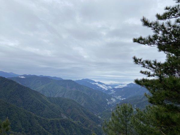 20230515-16玉山前西峰+遠望雨中的主東北2436648