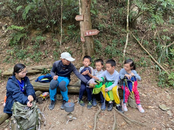 帶著孩子去爬山~日湯真山925916