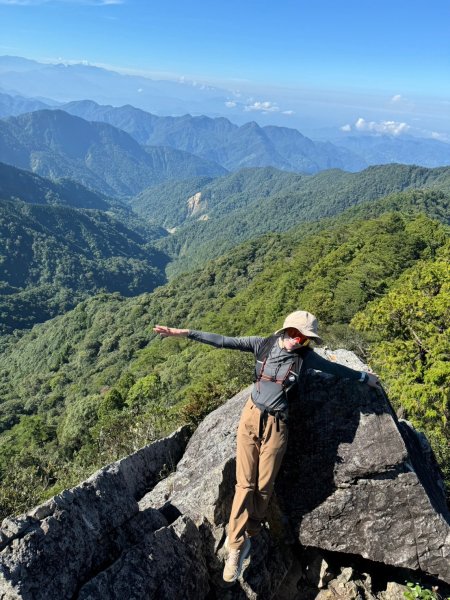 鳶嘴山-稍來山O型縱走(中級山 / 小百岳) 刺激攀岩。山嵐繚繞。傳神小象。杉樹林群。2583535