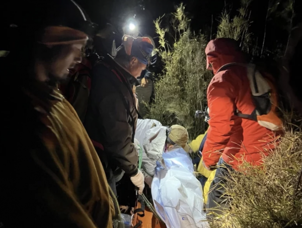 【新聞】7旬翁攀郡大山墜80米谷重傷 救到時已成冰冷遺體