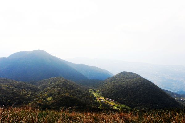 草山多秀色 , 大屯峰巒好風光 !172462