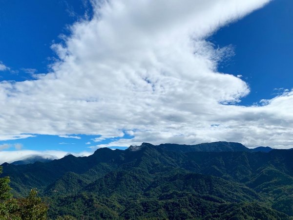 【小百岳】石牛山O型：拉繩、岩洞、展望佳1199263