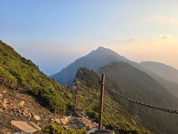 終於看到1000元背面的山景登頂玉山北峰／前峰2495879