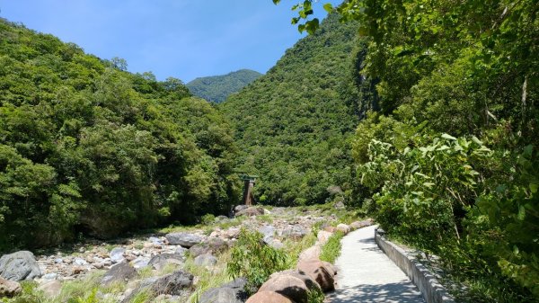 山巒峻秀溪水碧綠－砂卡噹步道1048831