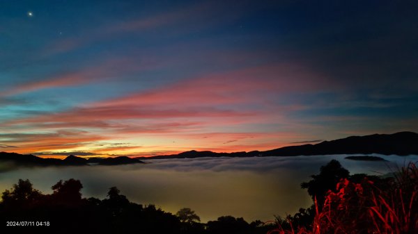 坪林南山寺 #星空夜景  #火燒雲   #紫薇雲海 #霧虹觀音圈 #曙光日出 7/112548703