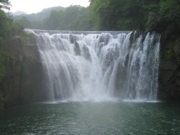 平溪 十分瀑布。壺穴地質景觀 垂廉型瀑布 臺版尼加拉瀑布2206284