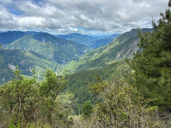 石瀑中行走登玉山前峰2208780