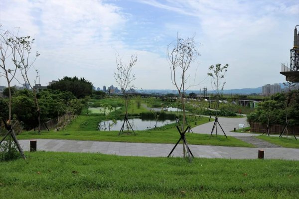 士林  雙溪濕地公園，雙溪公園步道    現代與古典 今非昔比之強烈對比。內雙溪自然中心步道2152817