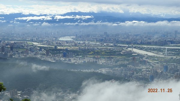 雲霧飄渺間的台北盆地&觀音山1926345