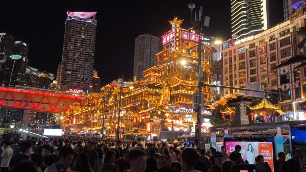【海外健行】在山海與古都間，一半人間煙火，一半天上霓虹。