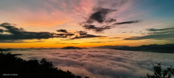 跟著雲海達人山友追雲趣 #石碇後山 #雲海 #霞光 #日出 #火燒雲 7/312848494